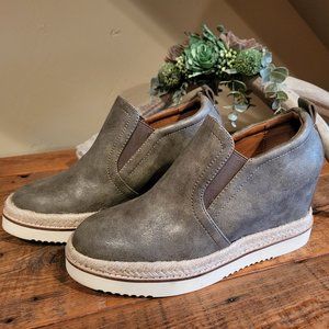 Super cute Mi,MI wedges